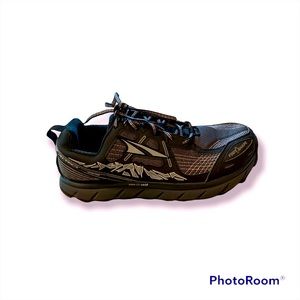 Women’s Altra black/gray Lone Peak sneakers S8.5